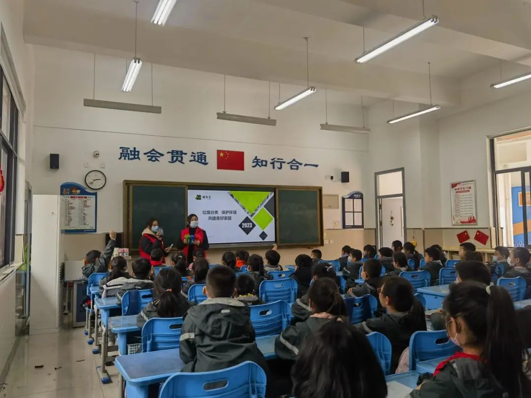 華展貓先生，垃圾分類項(xiàng)目活動(dòng)現(xiàn)場(chǎng)，智能垃圾分類廠家.jpg